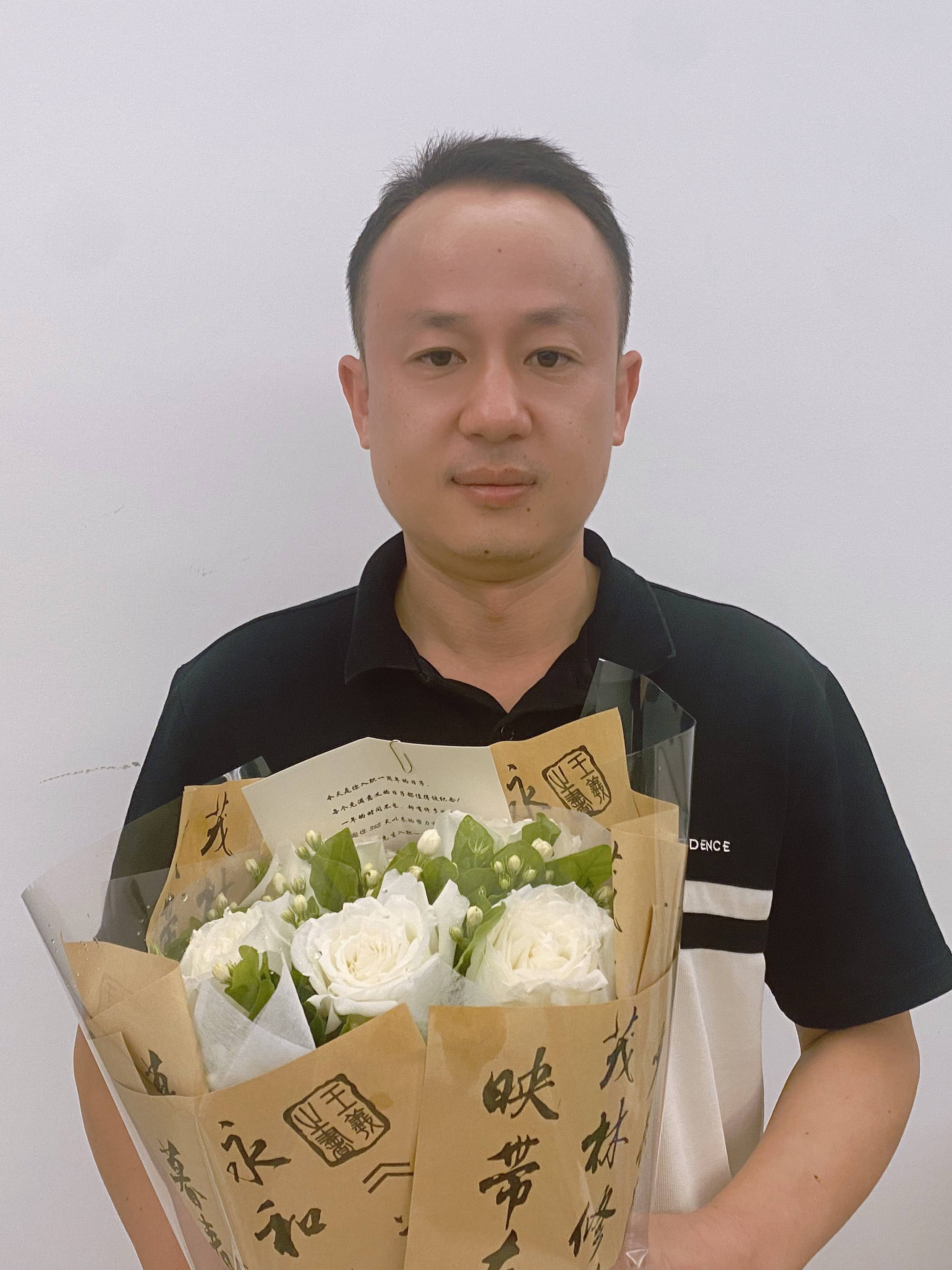 入职周年 ▏心怀滚烫，无限热爱